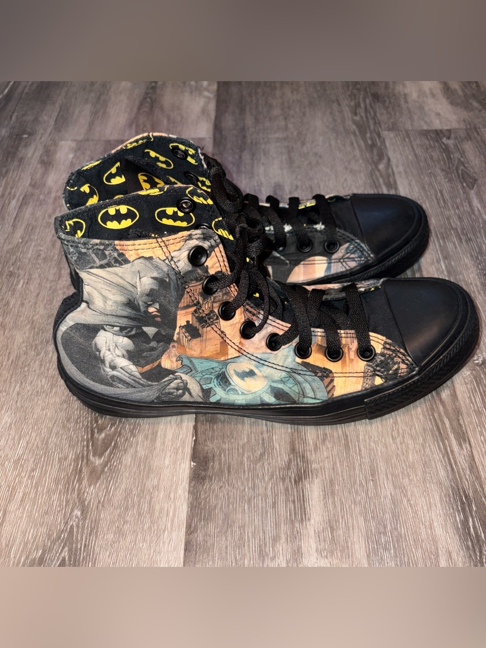 DC Comics x Converse Chuck Taylor All Star High Batman - Size 7 Men’s 9 Women’s - Picture 2 of 10